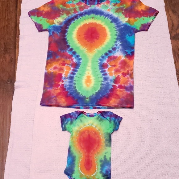MOMMY AND ME, MEDIUM AND 12 MONTHS TIE DYE SET - Picture 8 of 8